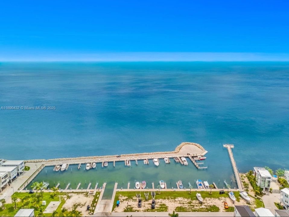 На продажу: $539,000 (0.04 acres)