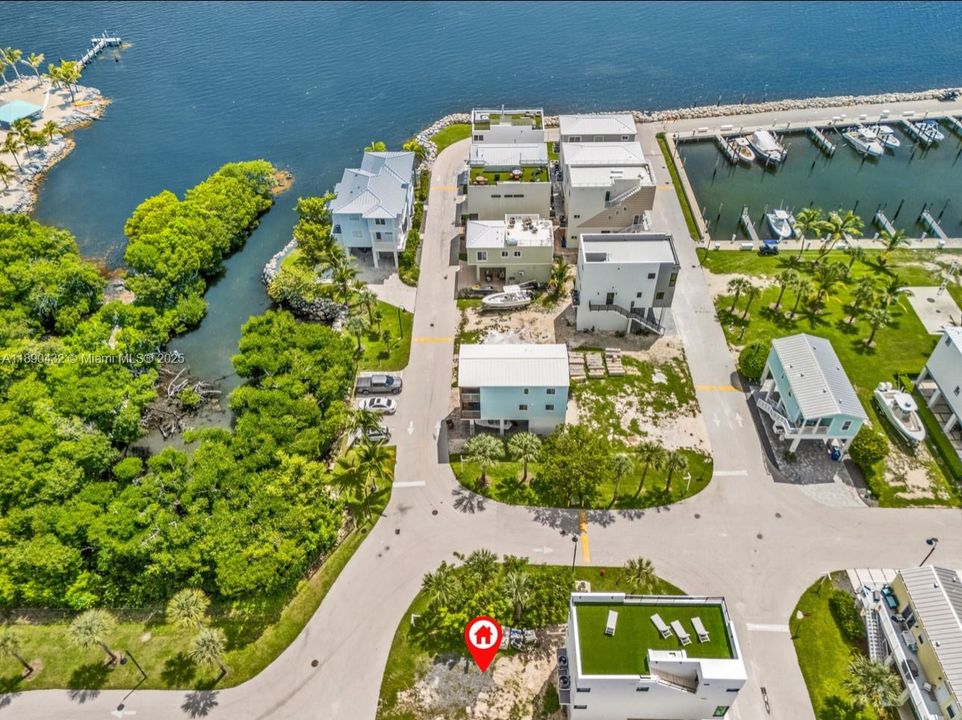На продажу: $539,000 (0.04 acres)