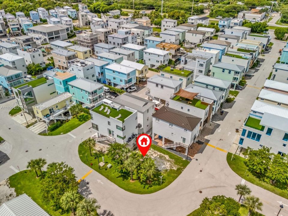На продажу: $539,000 (0.04 acres)