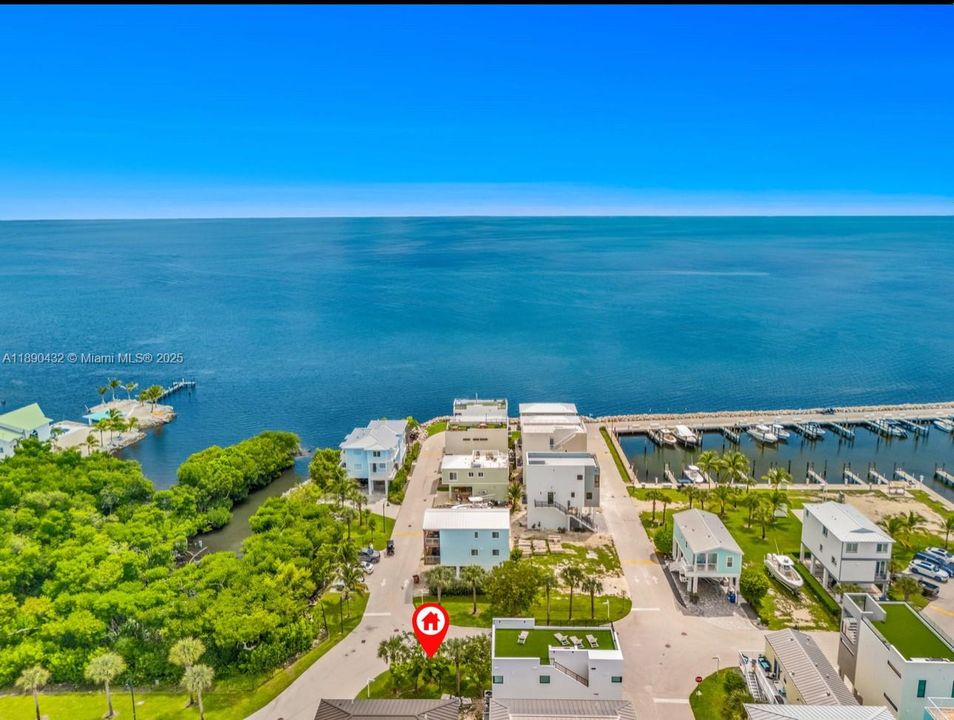 На продажу: $539,000 (0.04 acres)