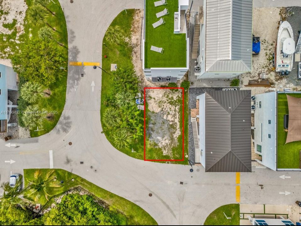 На продажу: $539,000 (0.04 acres)