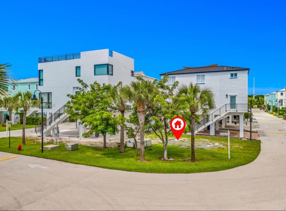 На продажу: $539,000 (0.04 acres)