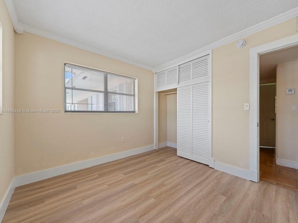 Active With Contract: $1,890 (2 beds, 1 baths, 730 Square Feet)