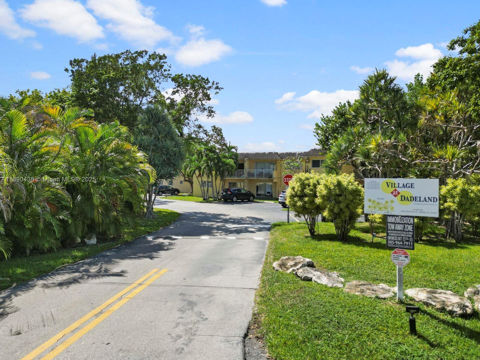 Active With Contract: $1,890 (2 beds, 1 baths, 730 Square Feet)