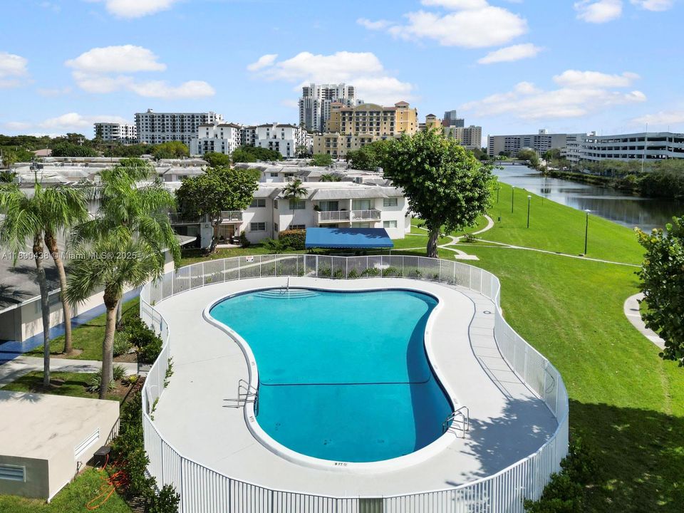 Active With Contract: $1,890 (2 beds, 1 baths, 730 Square Feet)