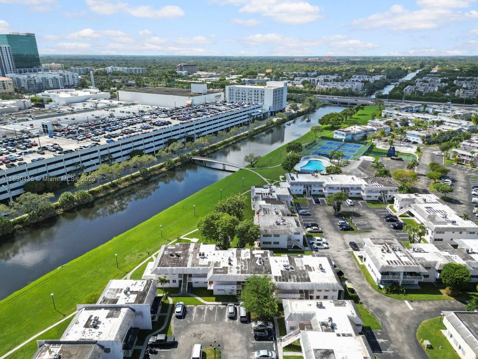 Active With Contract: $1,890 (2 beds, 1 baths, 730 Square Feet)