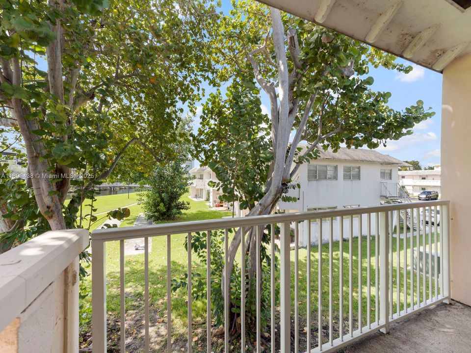 Active With Contract: $1,890 (2 beds, 1 baths, 730 Square Feet)