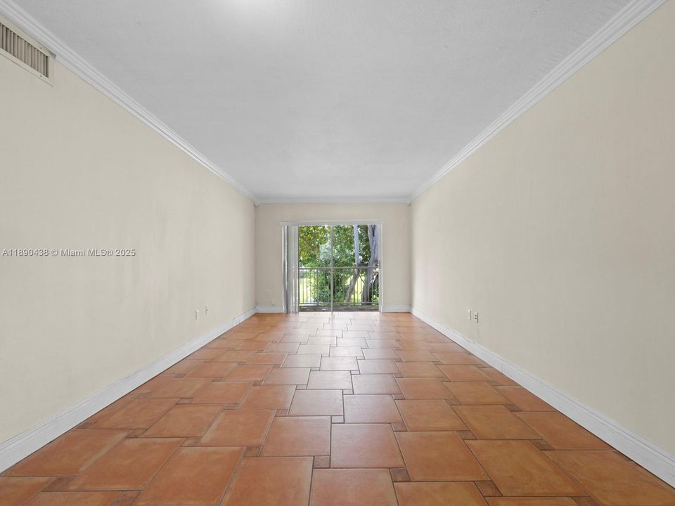 Active With Contract: $1,890 (2 beds, 1 baths, 730 Square Feet)