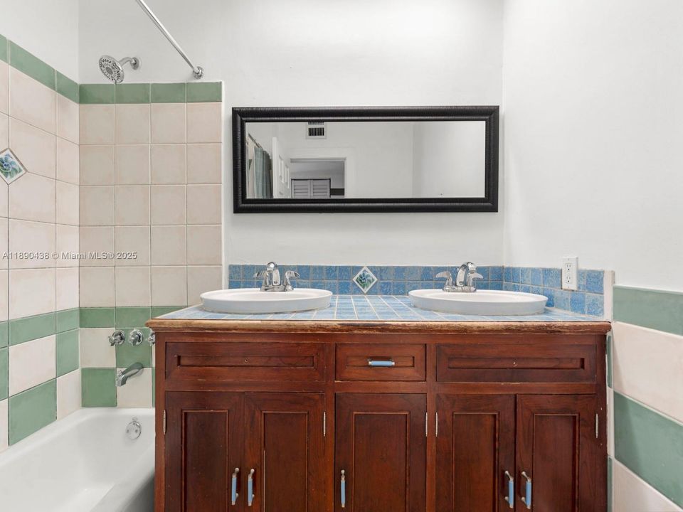 Active With Contract: $1,890 (2 beds, 1 baths, 730 Square Feet)