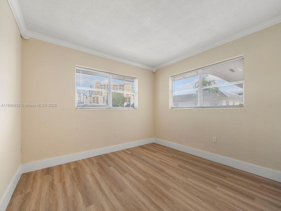 Active With Contract: $1,890 (2 beds, 1 baths, 730 Square Feet)