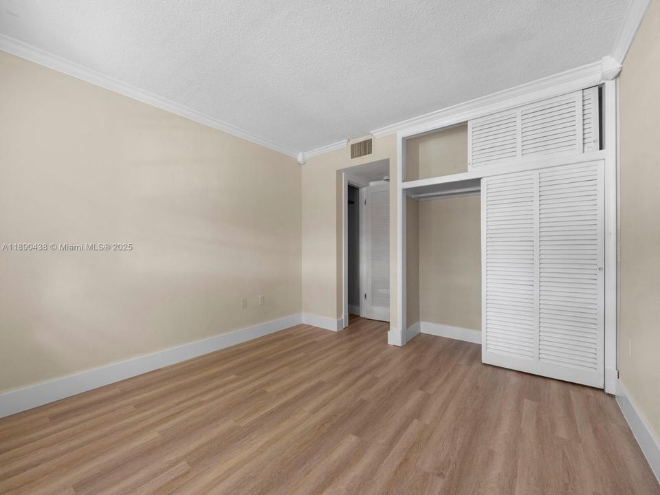 Active With Contract: $1,890 (2 beds, 1 baths, 730 Square Feet)