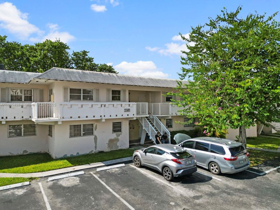 Active With Contract: $1,890 (2 beds, 1 baths, 730 Square Feet)