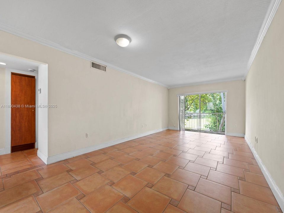 Active With Contract: $1,890 (2 beds, 1 baths, 730 Square Feet)