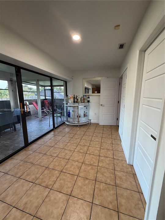 En Venta: $995,000 (4 camas, 3 baños, 2223 Pies cuadrados)