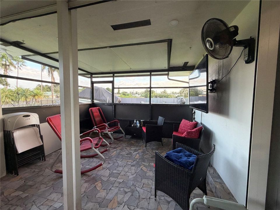 En Venta: $995,000 (4 camas, 3 baños, 2223 Pies cuadrados)