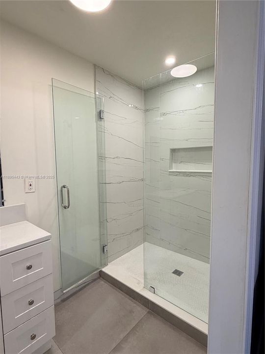 En Venta: $995,000 (4 camas, 3 baños, 2223 Pies cuadrados)