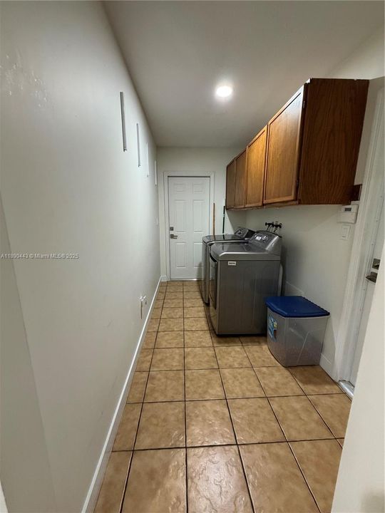 En Venta: $995,000 (4 camas, 3 baños, 2223 Pies cuadrados)