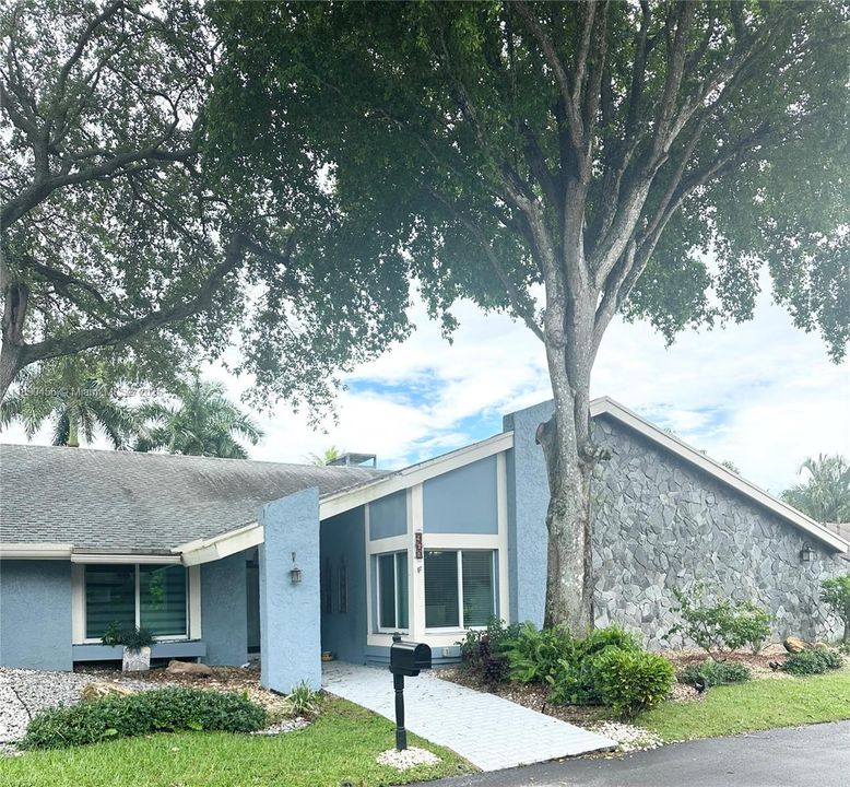 For Rent: $7,000 (4 beds, 3 baths, 2465 Square Feet)