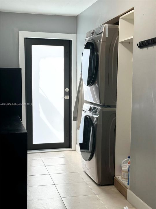 For Rent: $7,000 (4 beds, 3 baths, 2465 Square Feet)