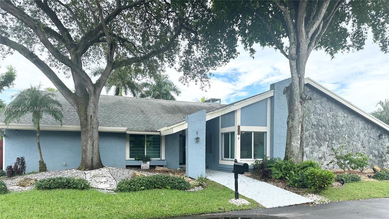 For Rent: $7,000 (4 beds, 3 baths, 2465 Square Feet)