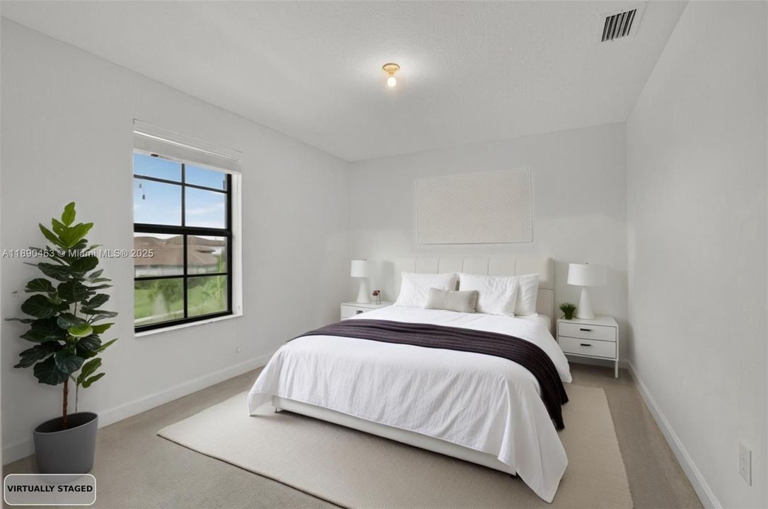 Activo con contrato: $725,000 (4 camas, 2 baños, 3065 Pies cuadrados)