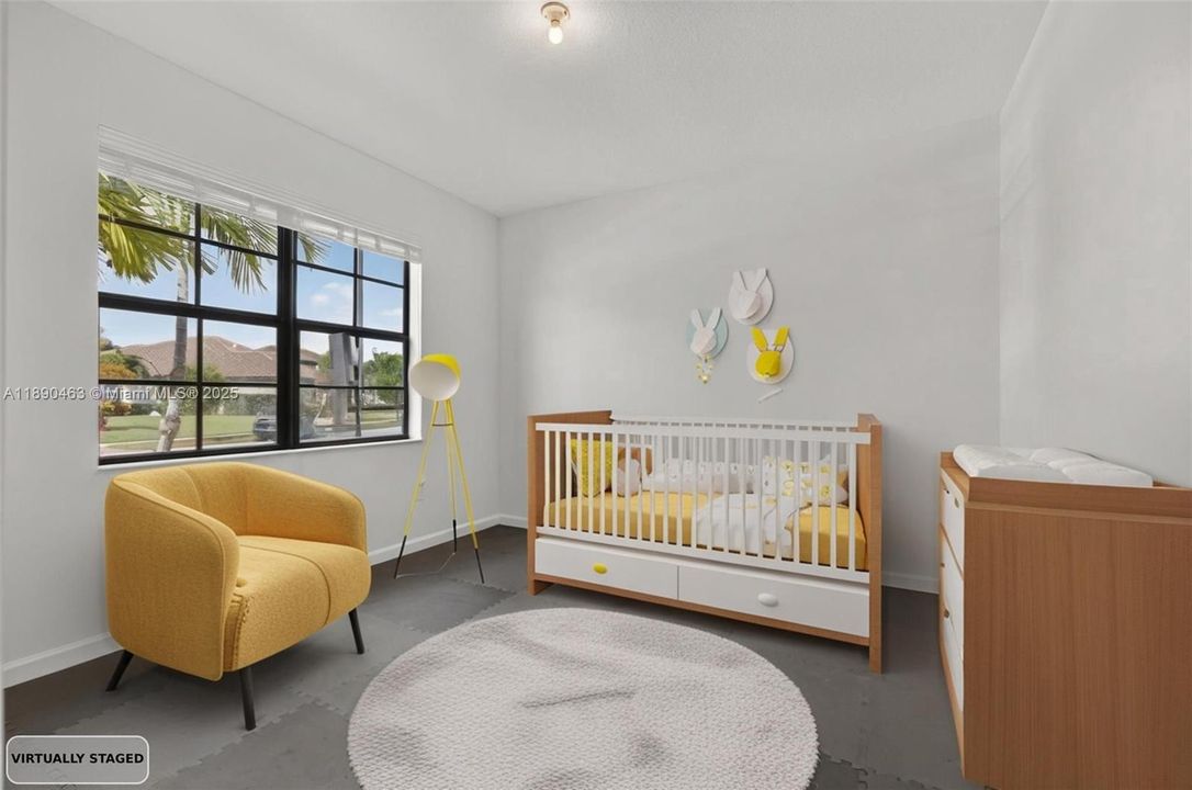 Activo con contrato: $725,000 (4 camas, 2 baños, 3065 Pies cuadrados)