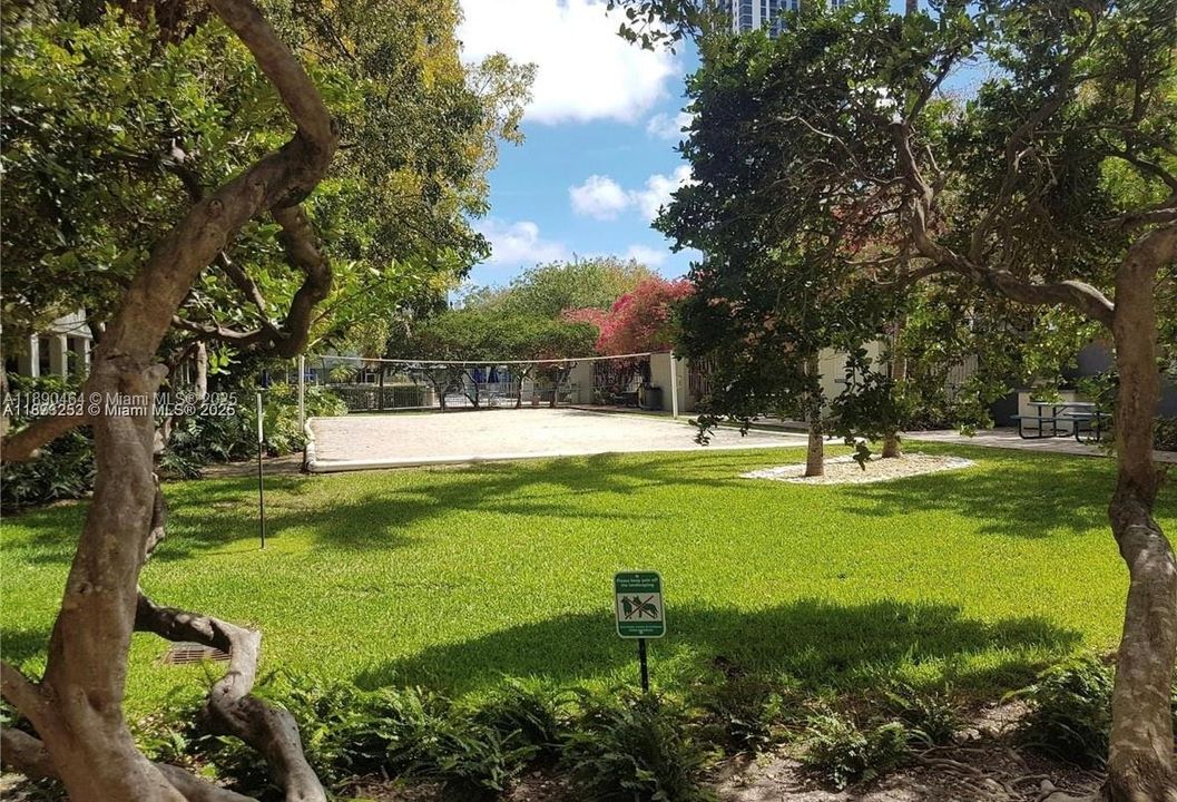 待售: $275,000 (1 贝兹, 1 浴室, 689 平方英尺)