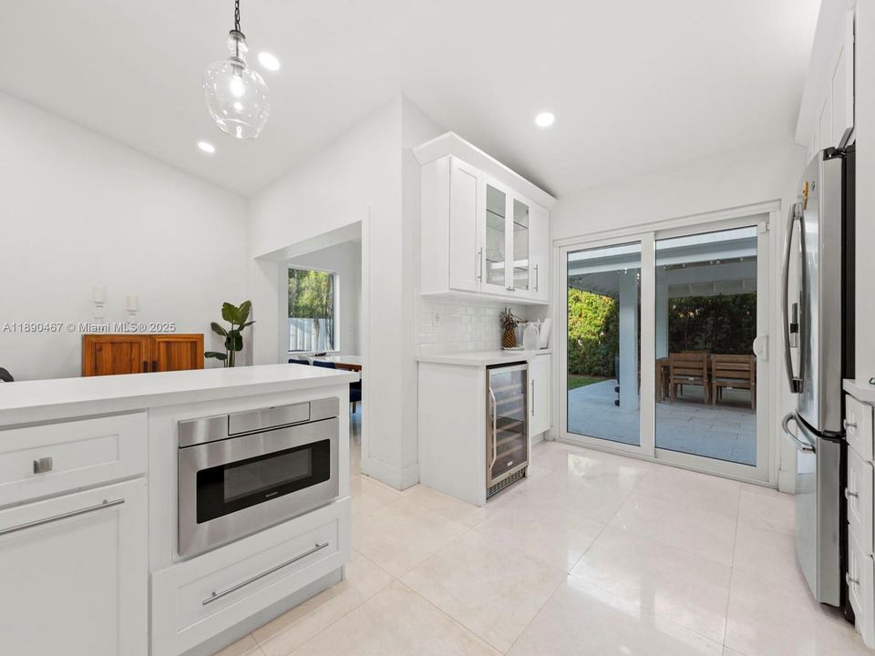 合同活跃: $5,500 (3 贝兹, 2 浴室, 1994 平方英尺)