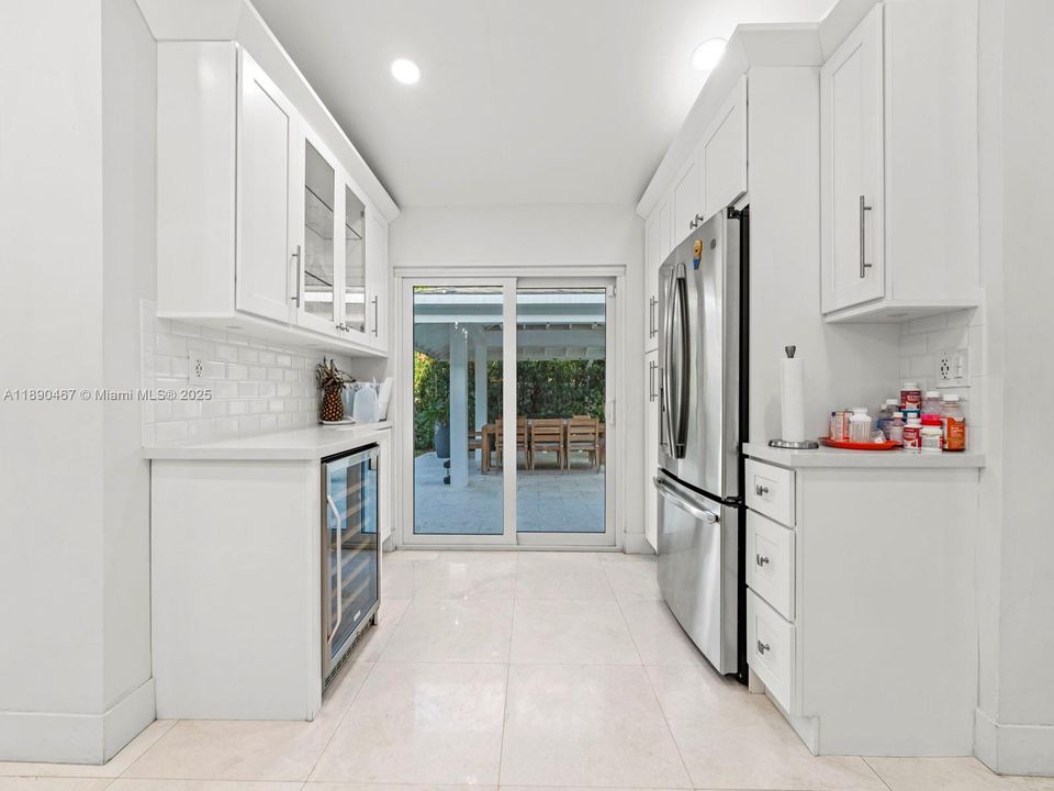 合同活跃: $5,500 (3 贝兹, 2 浴室, 1994 平方英尺)