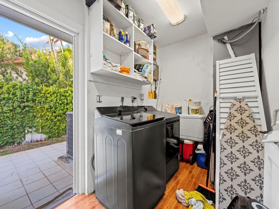 合同活跃: $5,500 (3 贝兹, 2 浴室, 1994 平方英尺)