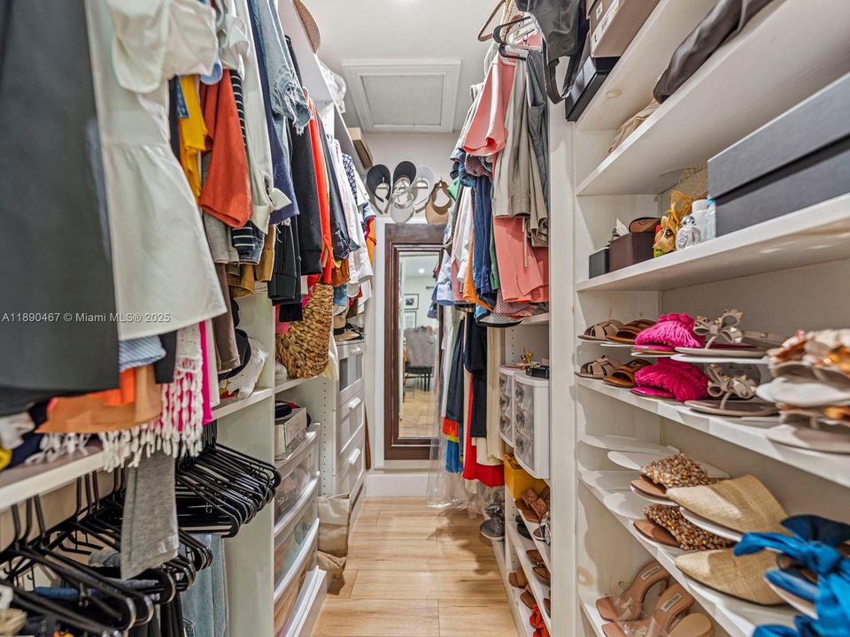 合同活跃: $5,500 (3 贝兹, 2 浴室, 1994 平方英尺)