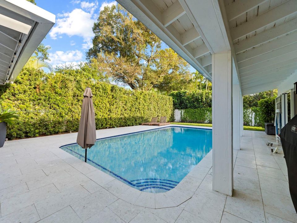 合同活跃: $5,500 (3 贝兹, 2 浴室, 1994 平方英尺)