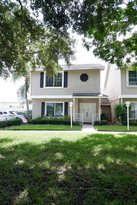 Recently Sold: $444,900 (3 beds, 2 baths, 1596 Square Feet)