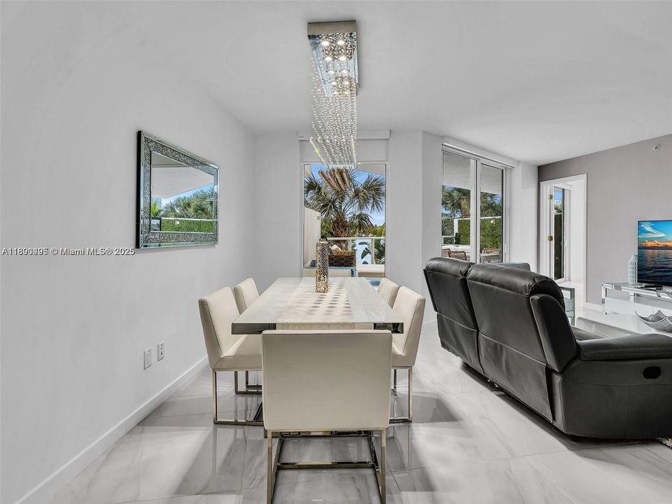 For Sale: $850,000 (2 beds, 2 baths, 1222 Square Feet)