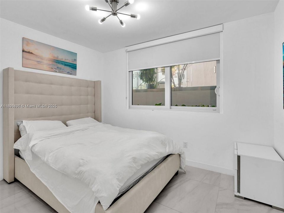 For Sale: $850,000 (2 beds, 2 baths, 1222 Square Feet)