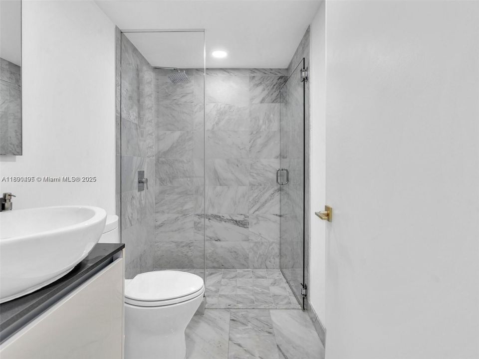 For Sale: $850,000 (2 beds, 2 baths, 1222 Square Feet)