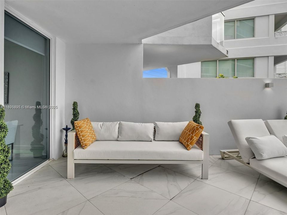 For Sale: $850,000 (2 beds, 2 baths, 1222 Square Feet)