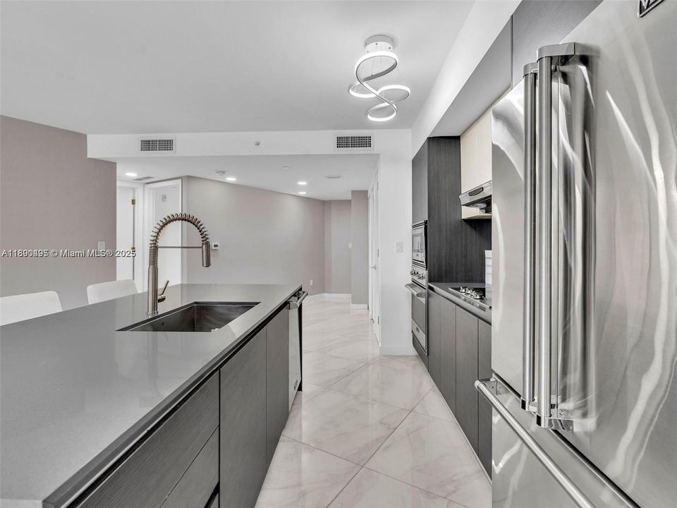 For Sale: $850,000 (2 beds, 2 baths, 1222 Square Feet)