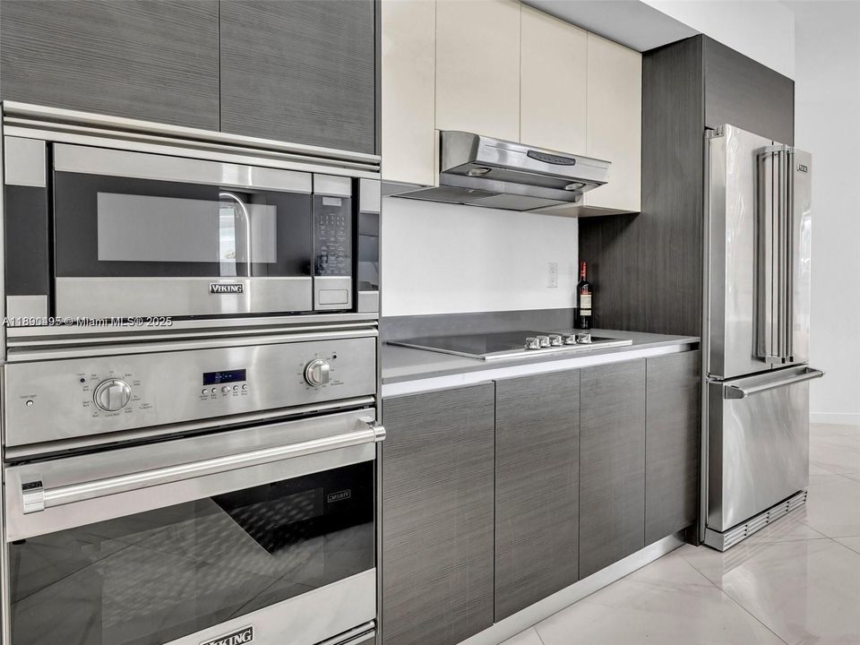 For Sale: $850,000 (2 beds, 2 baths, 1222 Square Feet)