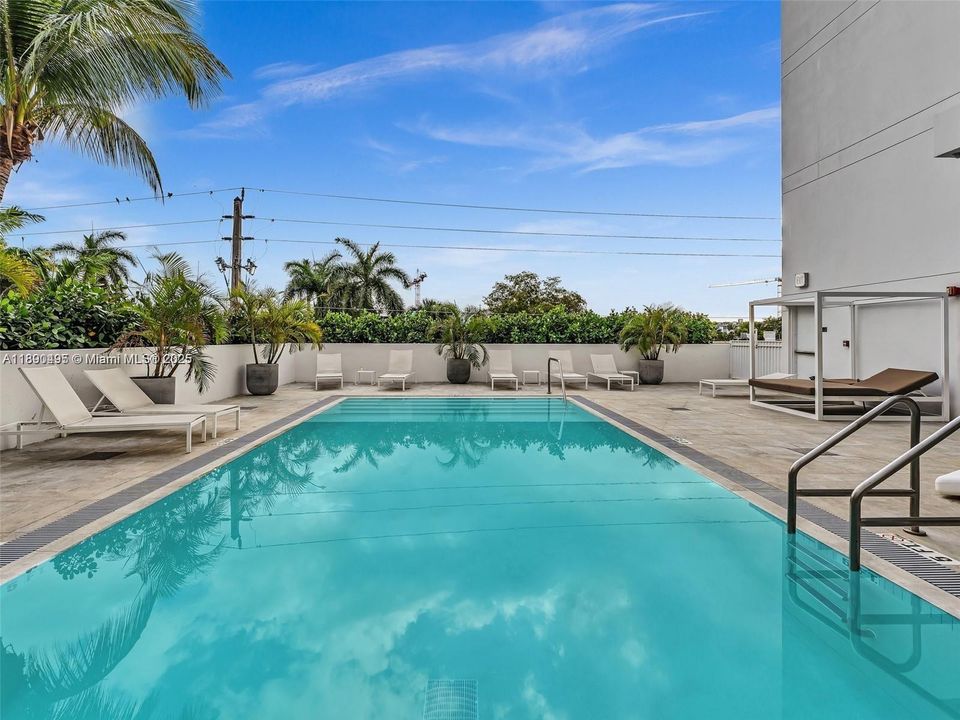 For Sale: $850,000 (2 beds, 2 baths, 1222 Square Feet)