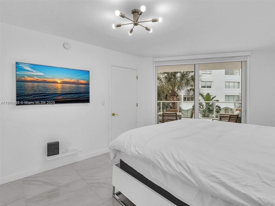 For Sale: $850,000 (2 beds, 2 baths, 1222 Square Feet)