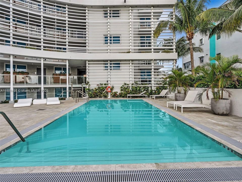 For Sale: $850,000 (2 beds, 2 baths, 1222 Square Feet)