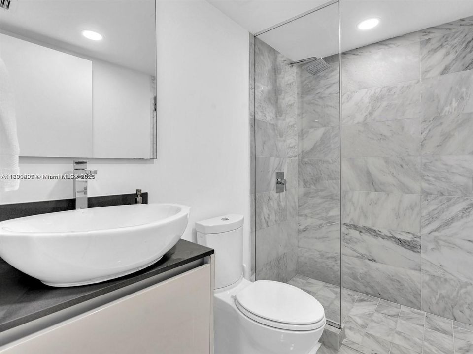 For Sale: $850,000 (2 beds, 2 baths, 1222 Square Feet)