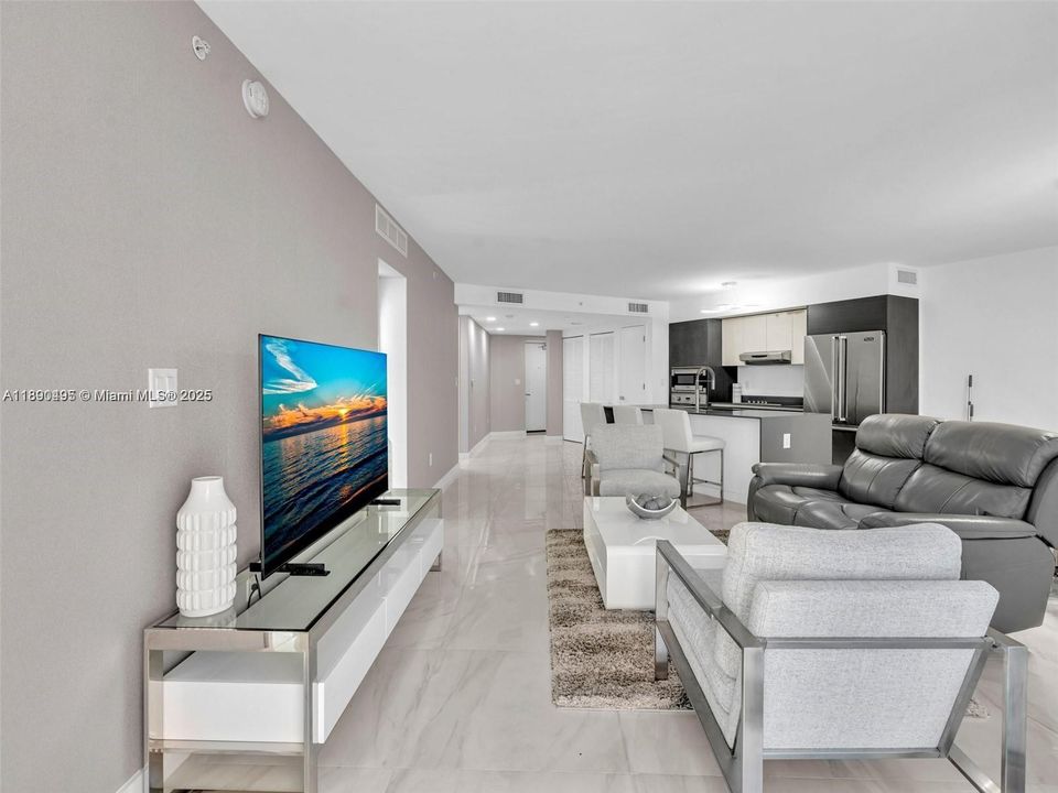 For Sale: $850,000 (2 beds, 2 baths, 1222 Square Feet)