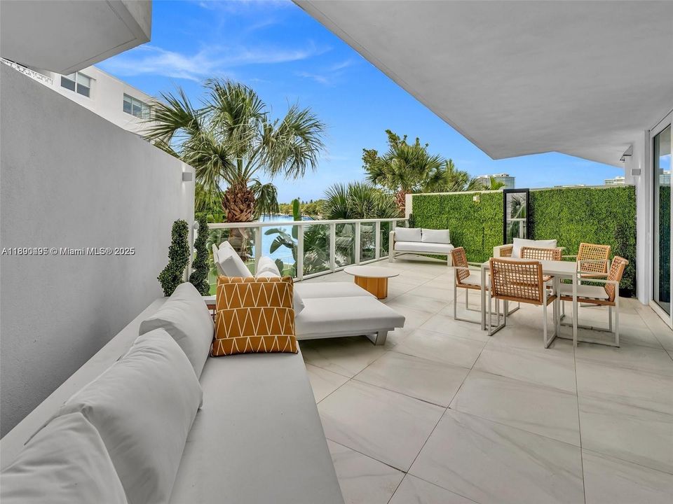 For Sale: $850,000 (2 beds, 2 baths, 1222 Square Feet)