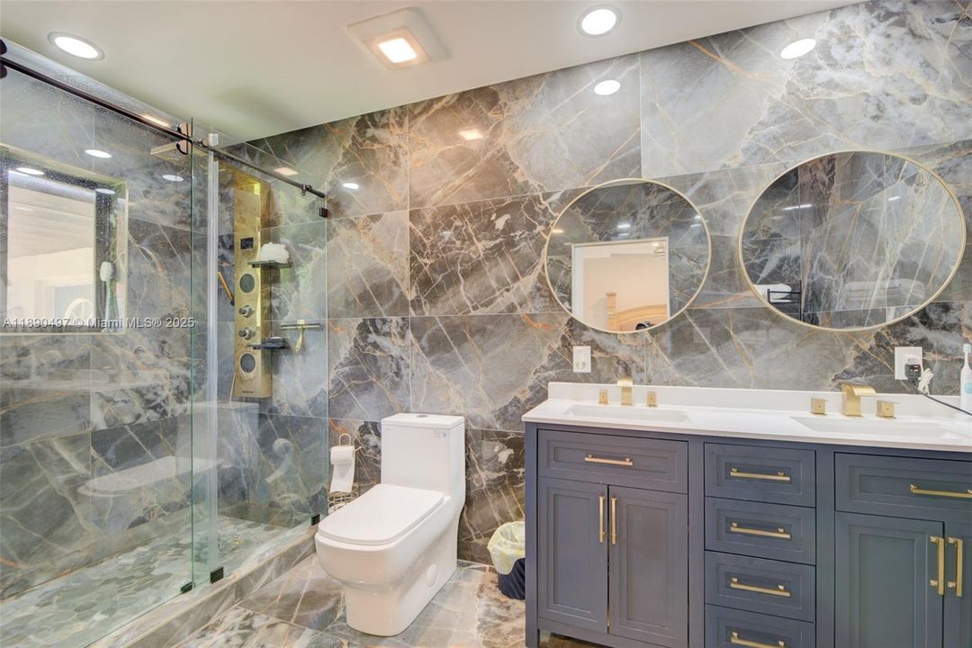 En Venta: $1,150,000 (3 camas, 3 baños, 2589 Pies cuadrados)