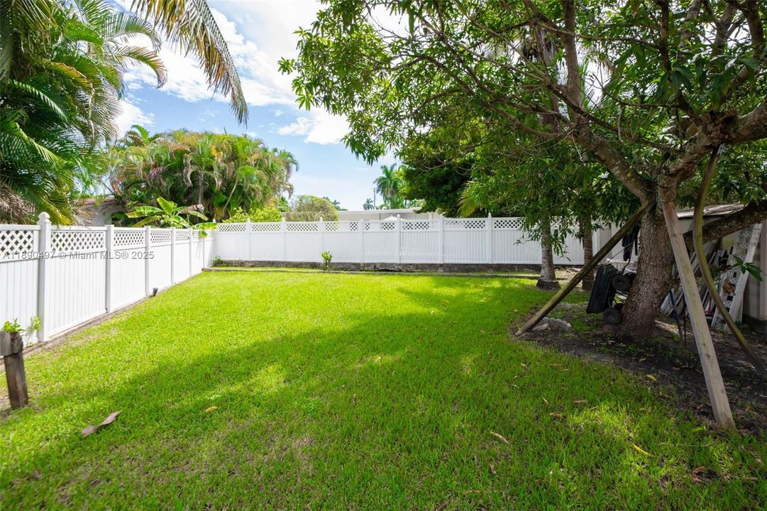 En Venta: $1,150,000 (3 camas, 3 baños, 2589 Pies cuadrados)