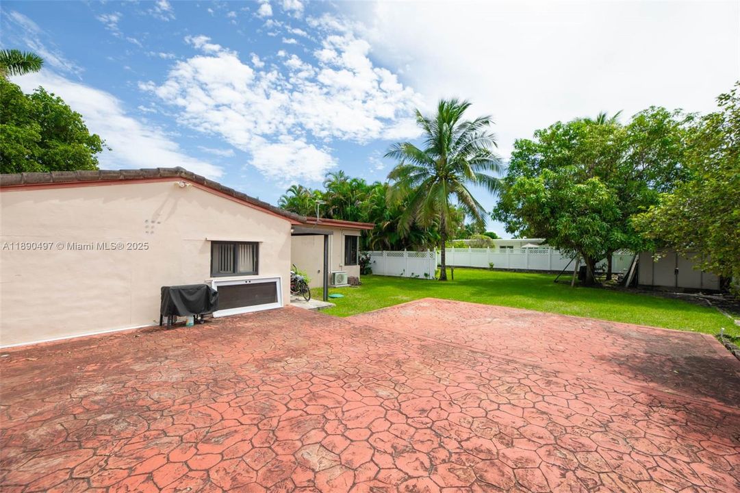 En Venta: $1,150,000 (3 camas, 3 baños, 2589 Pies cuadrados)