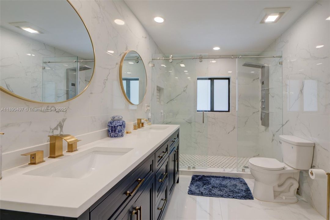 En Venta: $1,150,000 (3 camas, 3 baños, 2589 Pies cuadrados)