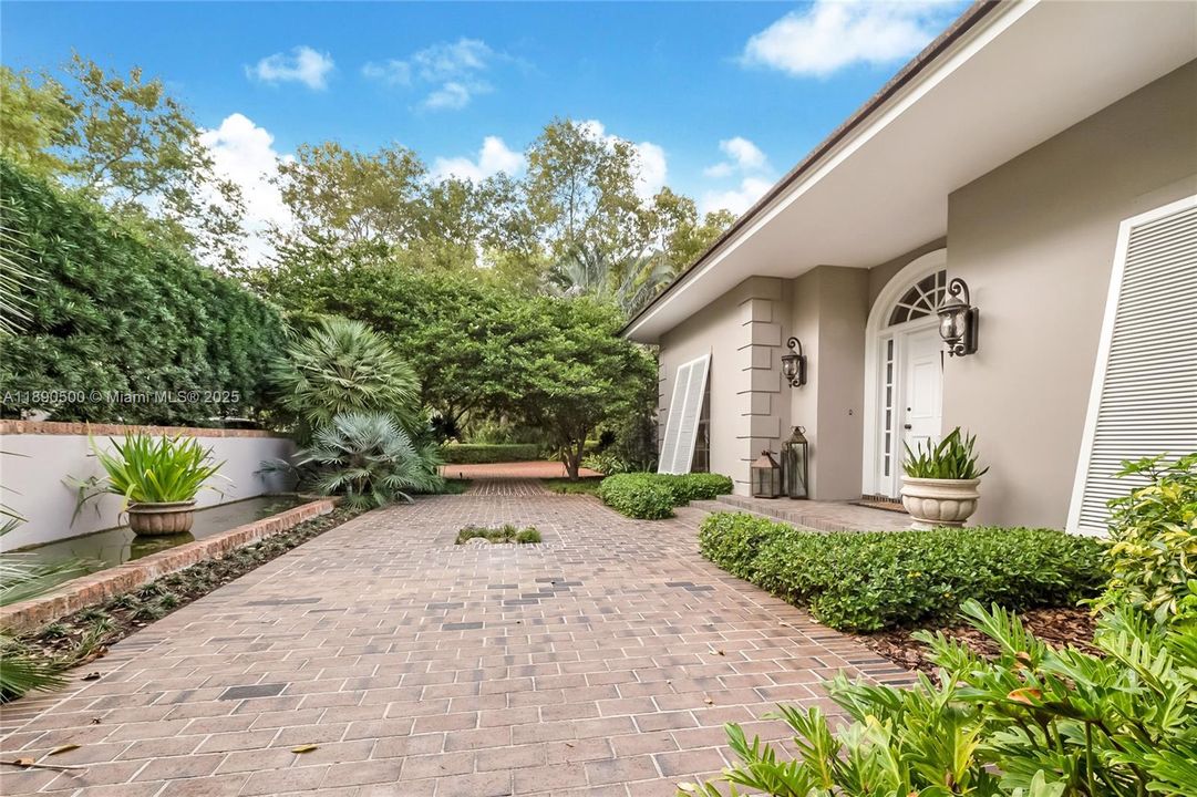 出租: $17,000 (4 贝兹, 4 浴室, 2880 平方英尺)